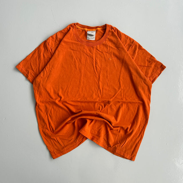 NIKE 00'S SWOOSH TEE - XL