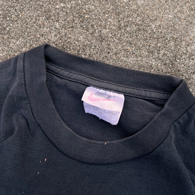 NIKE 90'S SPELLOUT TEE - MEDIUM