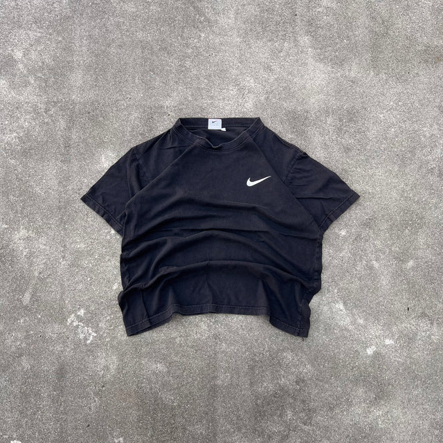 NIKE SWOOSH SPELLOUT TEE - MEDIUM