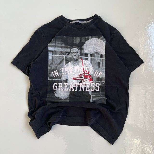 AIR JORDAN 'IN THE MIDST OF GREATNESS' TEE - LARGE