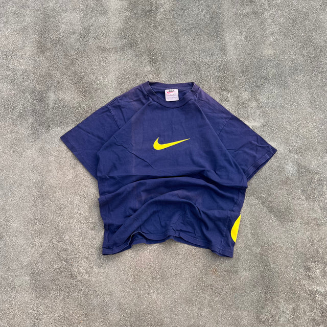 NIKE 90'S CENTERSWOOSH TEE - MEDIUM