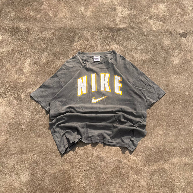 NIKE SPELLOUT CS 90'S TEE - XL