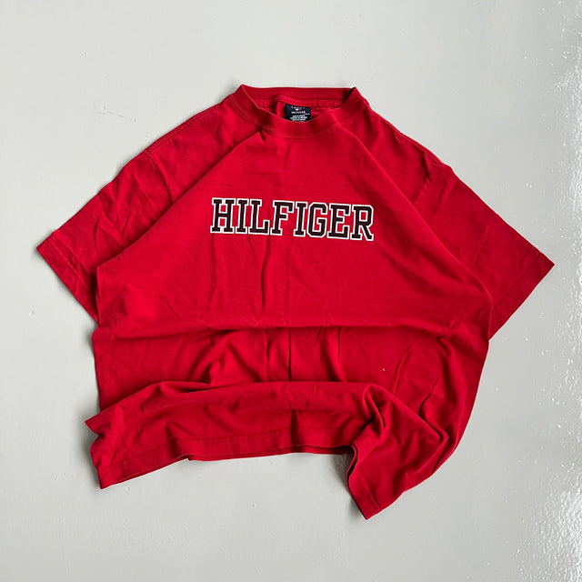 TOMMY HILFIGER SPELLOUT TEE - XL