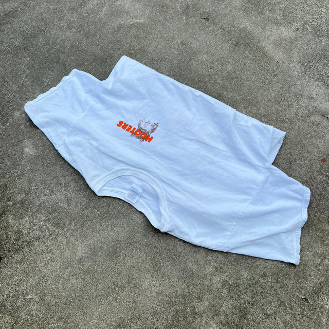 HOOTERS TEE - LARGE