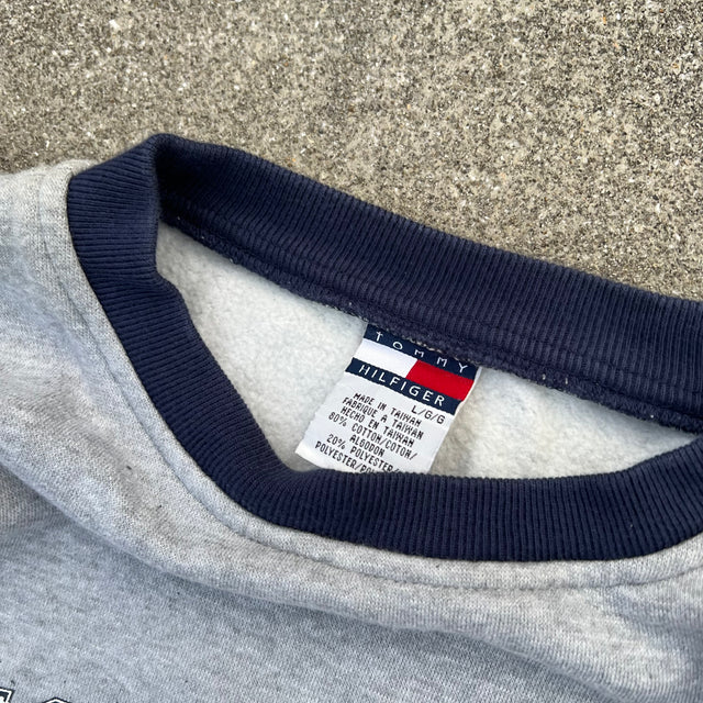 TOMMY HILFIGER SWEATSHIRT - MEDIUM/LARGE