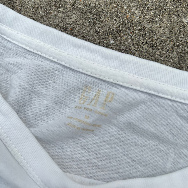 GAP TEE - MEDIUM