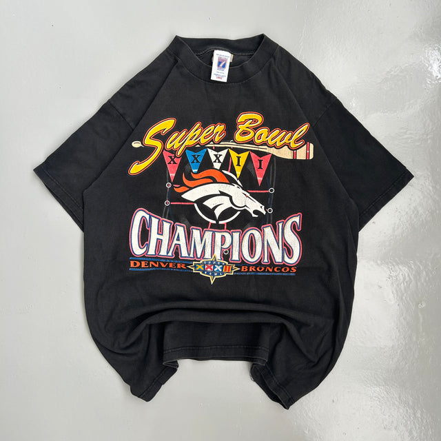 SUPERBOWL CHAMPIONS DENVER BRONCOS TEE - LARGE