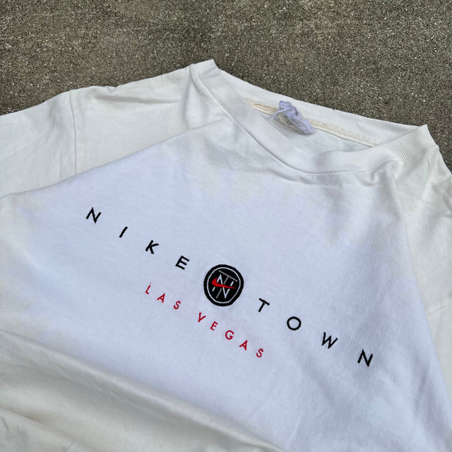 NIKE TOWN LAS VEGAS 90'S TEE - SMALL – Addiction.Vtg