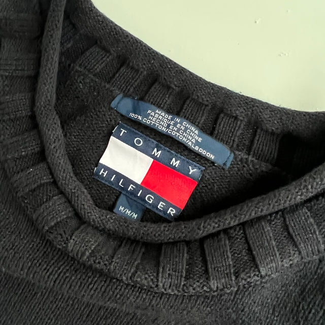 TOMMY HILFIGER SPELLOUT KNIT - MEDIUM