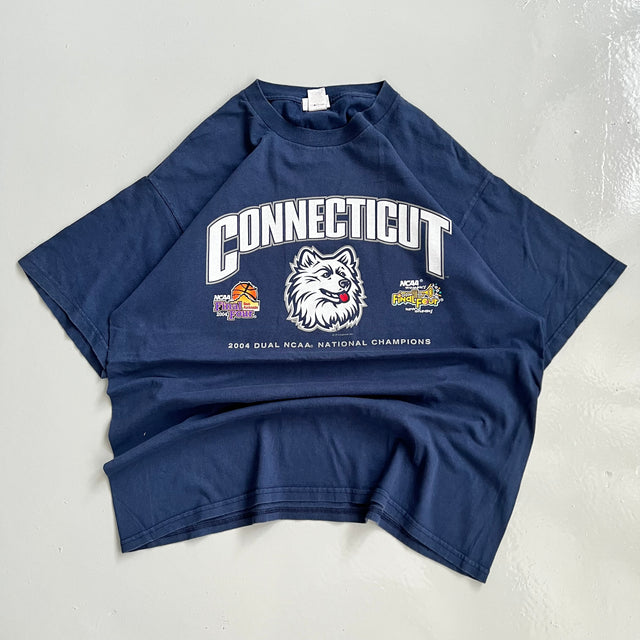 CONNECTICUT NCAA 2004 CHAMPIONS TEE - XL